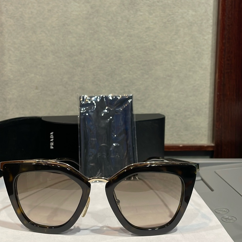 Prada Women’s Oversized Cat Eyes Sunglasses With Original Case and unused cloth